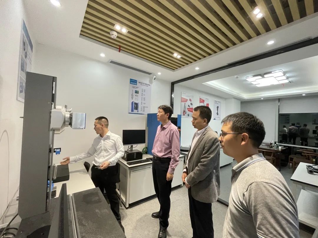 河南理工大學(xué)材料科學(xué)與工程學(xué)院領(lǐng)導(dǎo)蒞臨鴻華科技有限公司指導(dǎo)工作！
